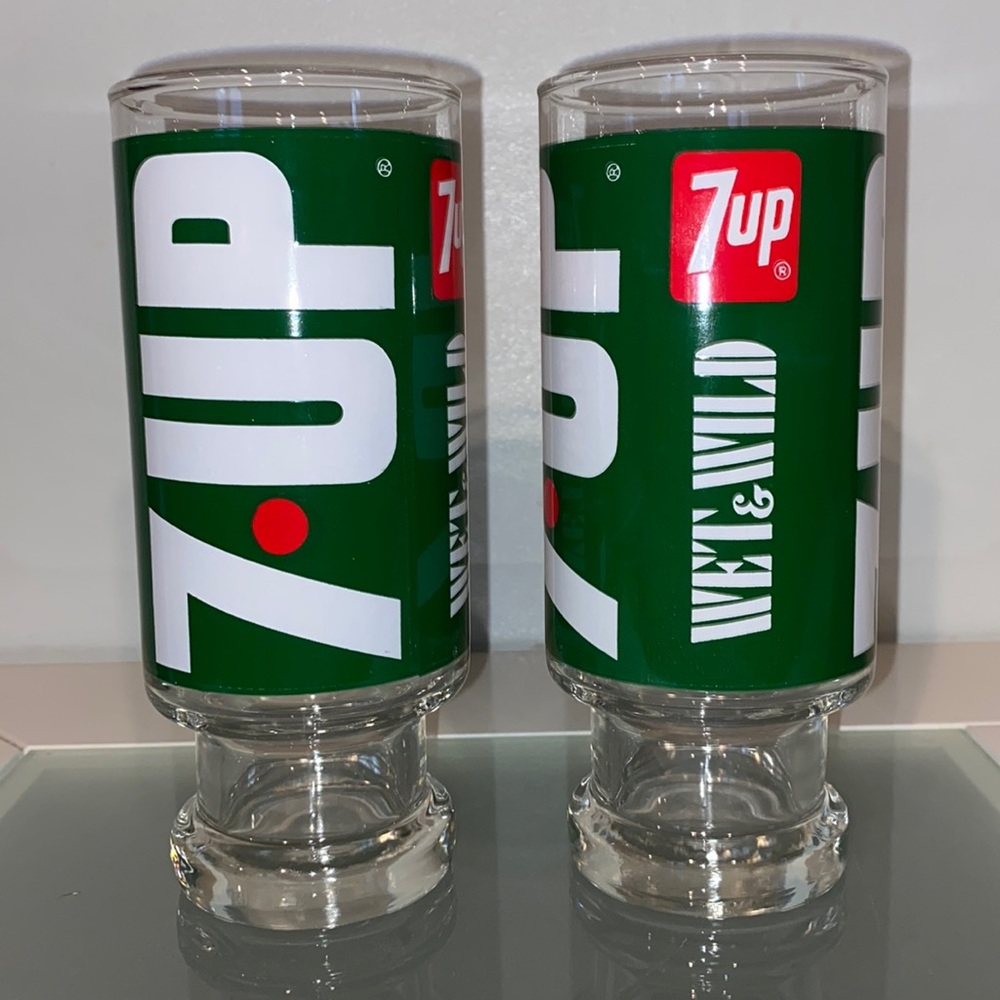 Vintage 7 UP Wet & Wild The Uncola Pedestal Drinking Glass Cup Retro Set of 2